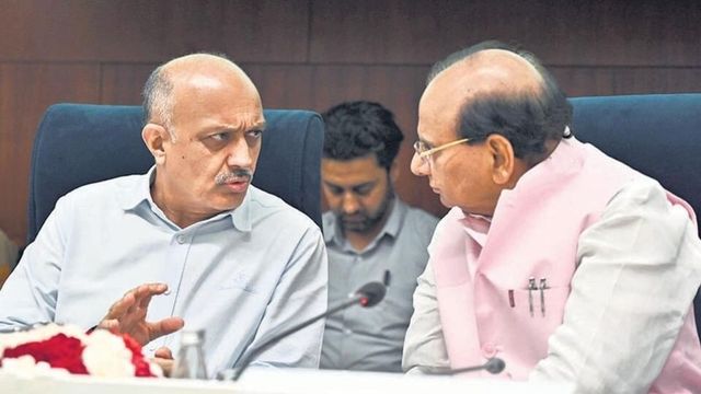 Under what law? Top Court on Centre's plan to extend Delhi Chief Secretary tenure