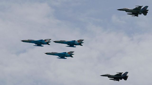 Máris elkezdődött az ukrán pilóták átképzése
