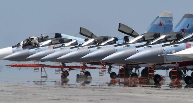 Iranul anunță că a încheiat un contract cu Rusia privind achizionarea unor avioane Suhoi Su-35
