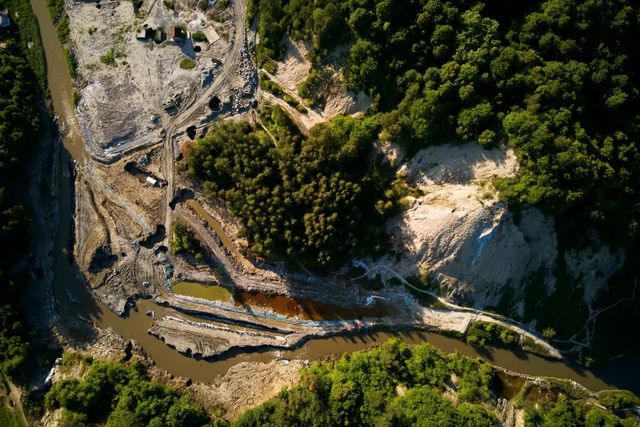 Stare de alertă în Mureș, după ce inundarea Salinei Praid a crescut salinitatea râului Târnava Mică