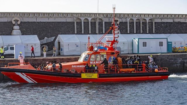 El Gobierno español realizará este fin de semana el segundo traslado de menores migrantes desde Canarias