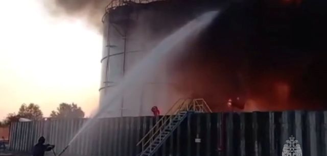 Ucraina anunță că a lovit o rafinărie de petrol și un aerodrom militar în Rusia. Război în Ucraina, ziua 1256