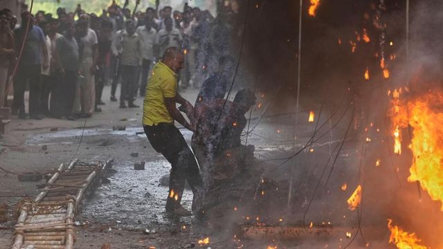 Al menos 20 muertos y 11 heridos en un incendio en un restaurante de Nueva Delhi
