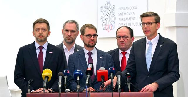 Opozice chce u Ústavního soudu zrušit část zákona o rozpočtové odpovědnosti