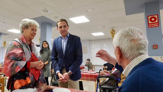 El presidente de la Diputación de Valladolid comparte la Nochebuena con los mayores de la provincia