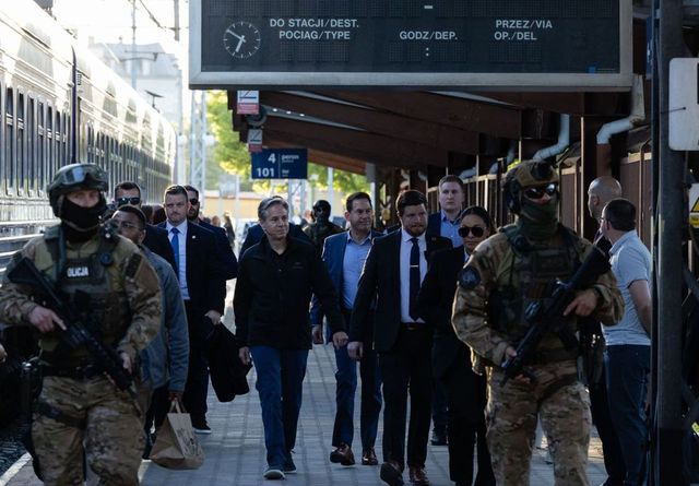 Secretarul de stat american Antony Blinken i-a dat asigurări lui Volodimir Zelenski că ajutorul american este în drum spre Ucraina