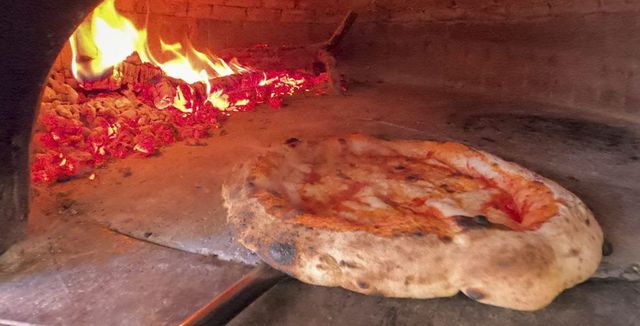 Pizza a 4 euro, la risposta dei napoletani alla polemica di Flavio Briatore