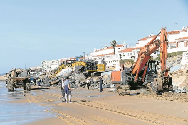 Las borrascas dejan tocadas estas playas de Huelva y Cádiz a las puertas de Semana Santa