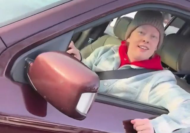 El vídeo grabado por el agente del ICE que mató a tiros a una mujer en Minneapolis escala la crisis en Estados Unidos