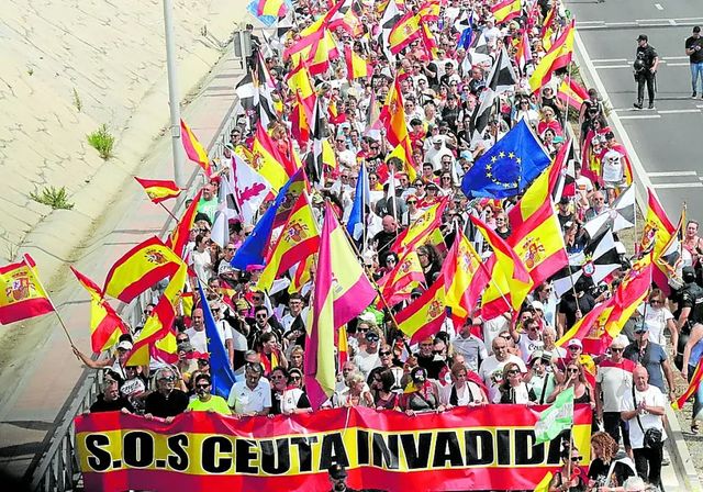 Miles de ceutíes marchan al Tarajal para exigir el blindaje de la frontera
