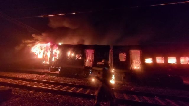Eight injured as fire breaks out in New Delhi-Darbhanga Clone Express