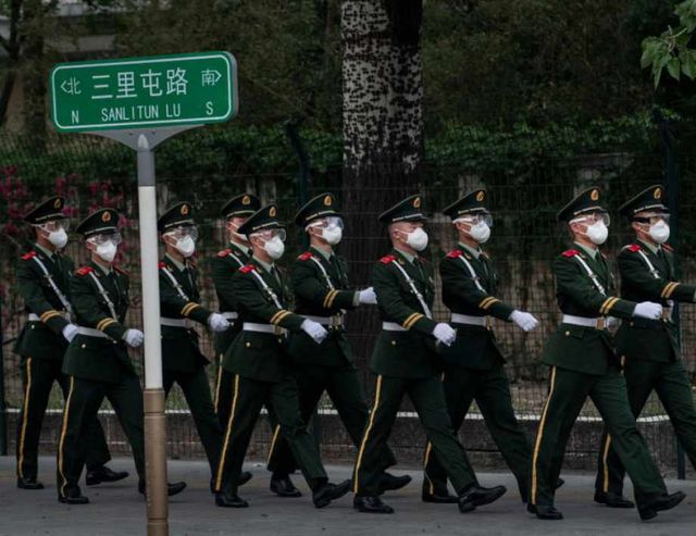 Трети град в Китай наложи локдаун, 20 милиона са засегнати от ограниченията