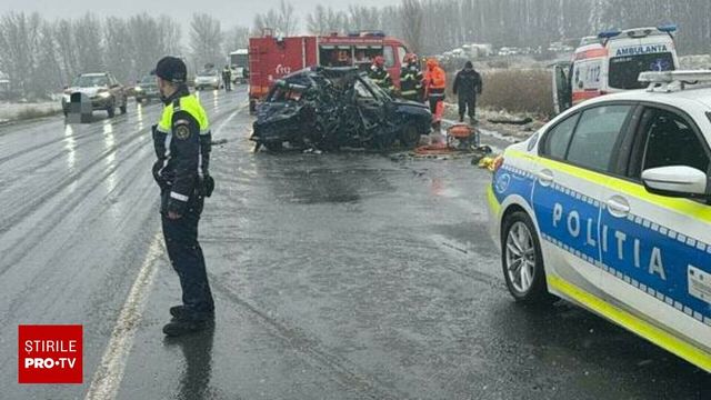 Accident grav între o ambulanță cu pacient și un autoturism. Sunt patru victime, dintre care două, inconștiente