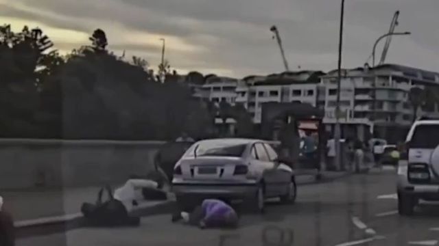 Il video della coppia che affronta il killer di Bondi Beach prima di essere uccisa