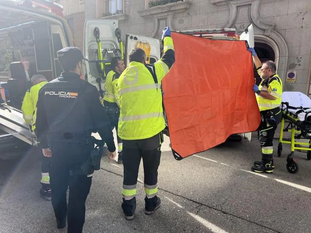 Grave un chico de 16 años al caer por el hueco de un ascensor cuya valla protectora podría estar mal colocada