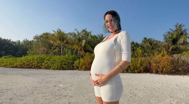 Rose Villain annuncia la gravidanza con un video insieme al marito Sixpm