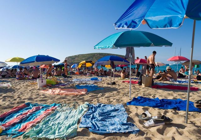 España bate récord con 9,4 millones de turistas en mayo