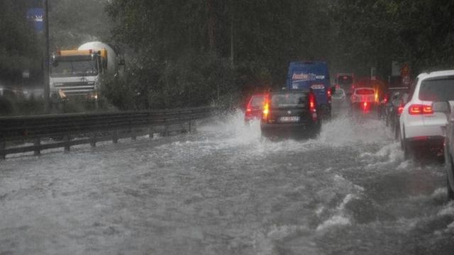 Nel Pisano tracimati torrenti, 15 persone tratte in salvo da vvf