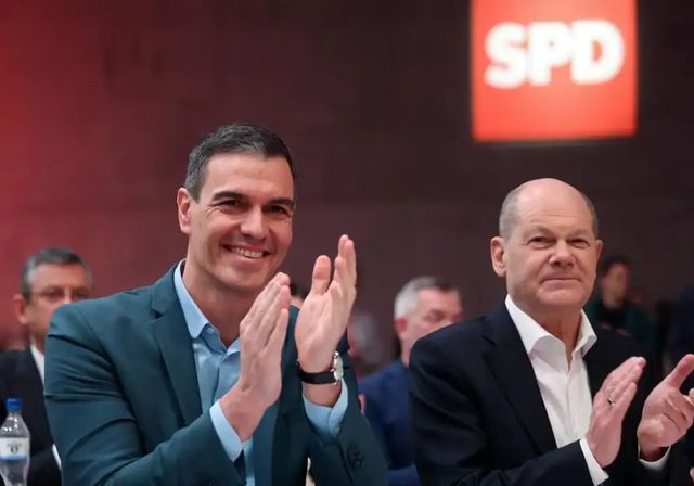 Sánchez se reúne en Berlín con Scholz con la popularidad del canciller en mínimos