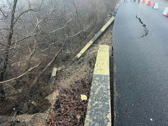 Alunecarea de teren din Câmpina s-a agravat