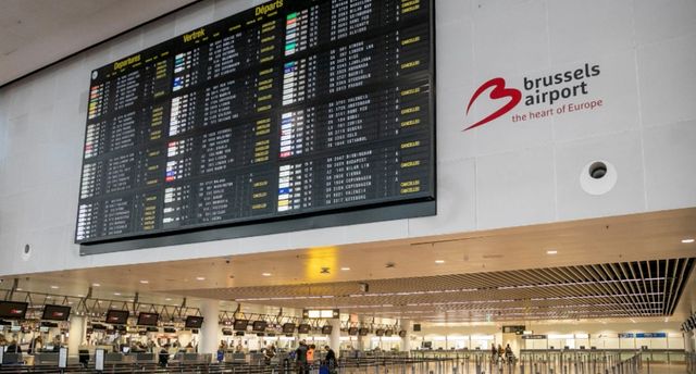 Aeroportul din Bruxelles anulează peste 100 de zboruri…