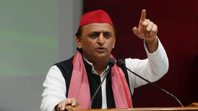 After Akhilesh post, EC suspends 2 cops