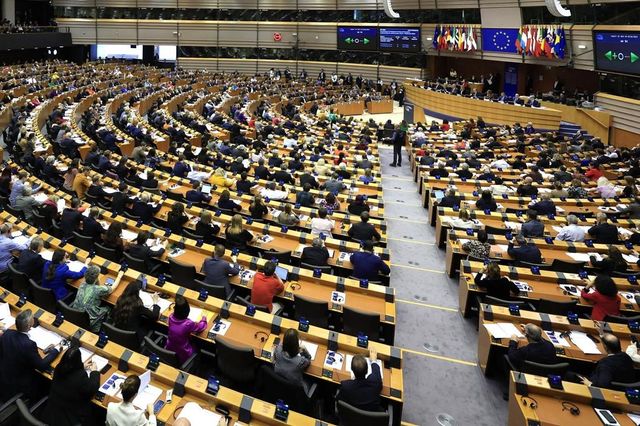 Cosa prevede il patto Ue sui migranti che sarà votato al Parlamento europeo