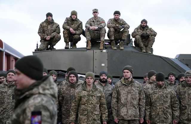După tancurile Leopard, primele tancuri britanice Challenger au sosit în Ucraina