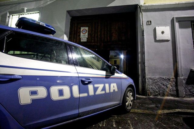 Abusi e sevizie su un 16enne, fermati un uomo e un 14enne