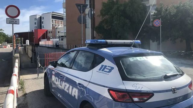 Bari, operaio 57enne muore sul lavoro colpito da una gru