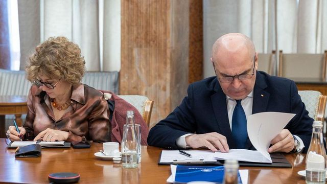 Cabinetul Bolojan activează „ghilotina” pentru detașări și taie 85% din pensiile speciale ale celor care rămân la stat