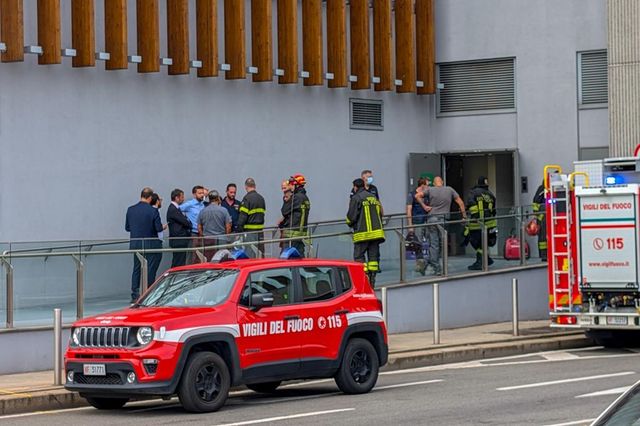 Incendio nella notte all'Ortomercato di Milano