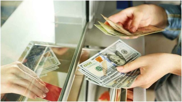 Euro și dolarul costă mai mult astăzi, 23 februarie