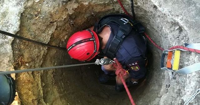 Femeie blocată într-o fântână de 15 metri, salvată de voluntari și localnici înainte de venirea forțelor de intervenție