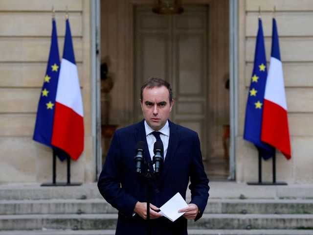 In Francia la legge di bilancio allontana lo scioglimento del Parlamento