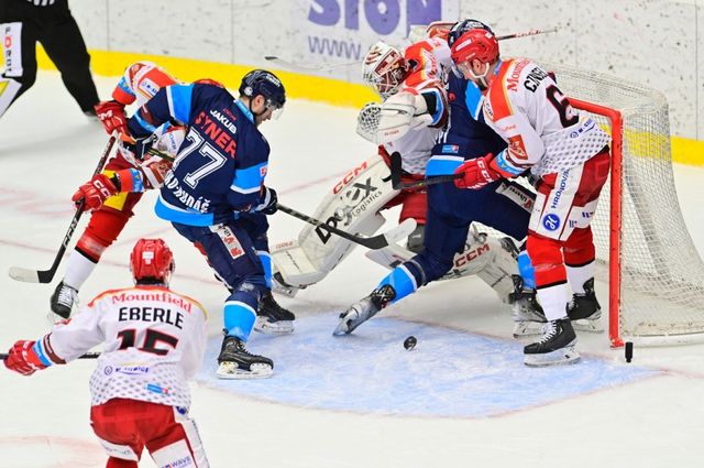 Hokejisté Sparty v úvodním duelu čtvrtfinále play off přehráli Třinec 3:2