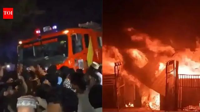 Fire breaks out in Delhi market, locals pelt stones at fire tenders over delayed response