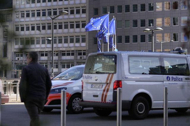 Belgio: allarme bomba, scuole chiuse a Bruxelles e in provincia