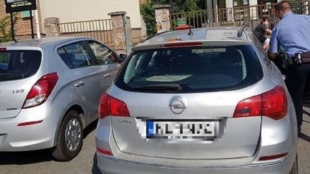 Napon parkoló autóban ragadt egy 1,5 éves kislány Dunaharasztiban
