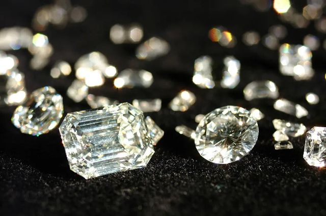 Un stat african îl invită pe Putin să investească în pământuri rare și diamante