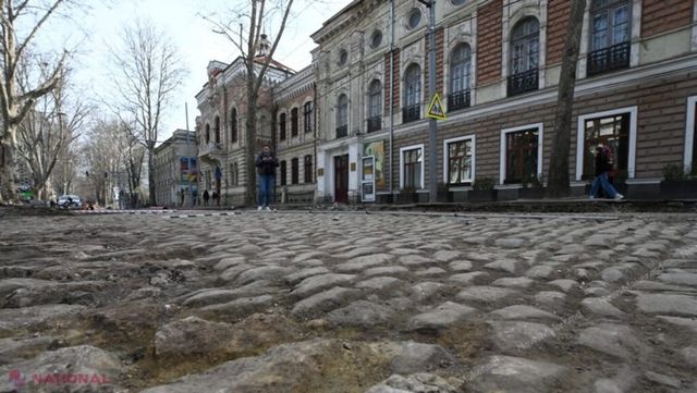 De doi ani, caldarâmul de pe strada 31 august 1989 rămâne subiect de dispută