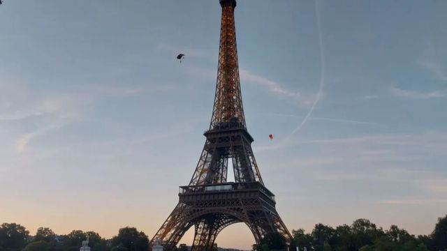 Grevă la Turnul Eiffel după ce angajatele au fost retrase de la posturile lor la solicitarea unui grup hindus