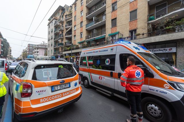 Ubriaco investe a Milano un motociclista e un pedone e scappa, arrestato