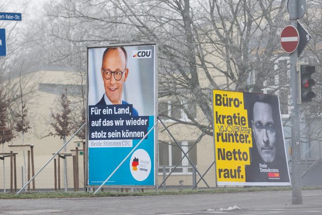 În Germania, cancelarul Olaf Scholz în ofensivă în duelul său cu Friedrich Merz