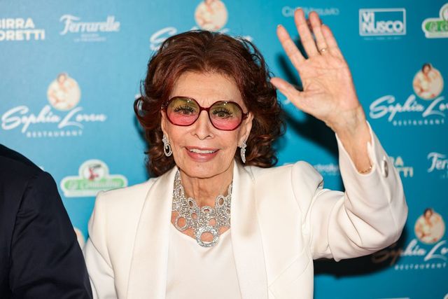 Sophia Loren, Alessandra Mussolini rassicura sui social: «Non è ricoverata, è serena e forte. Mi ha chiesto di dirvi grazie»