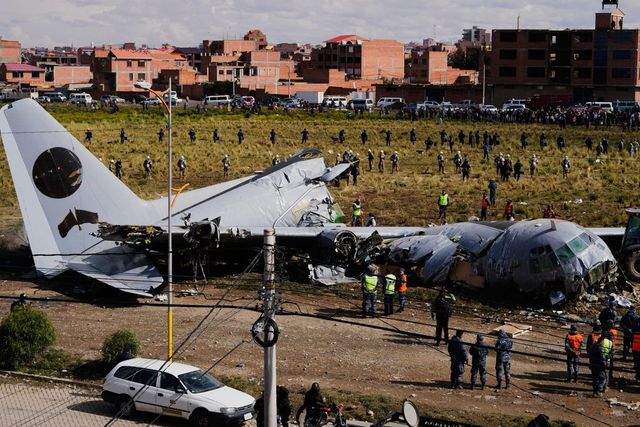 Aereo militare si schianta in Bolivia, almeno 20 i morti