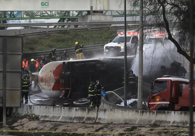 La explosión de un camión cisterna en Ciudad de México causa al menos 6 muertos y 90 heridos