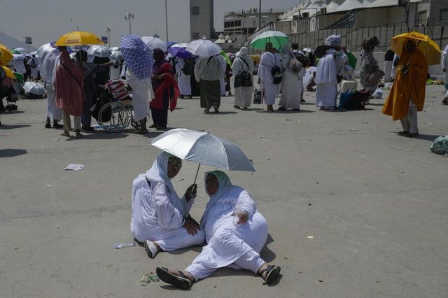 Arabia Saudita, oltre mille morti durante il pellegrinaggio verso La Mecca