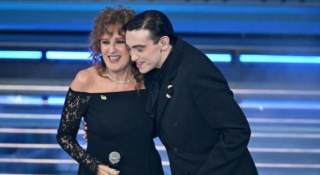 Fiorella Mannoia a Sanremo con la spilla della Palestina