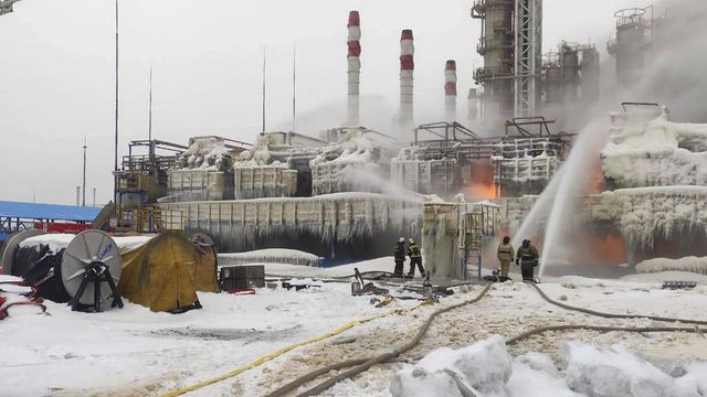 Пожар избухна на руското пристанище Уст Луга след нападение с дронове